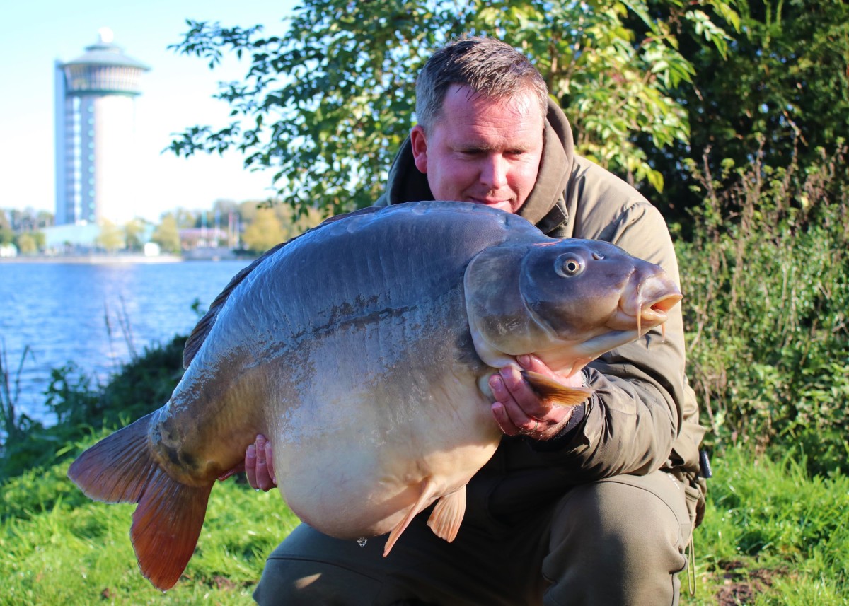 Carp fishing in The Netherlands with Dan Cleary!