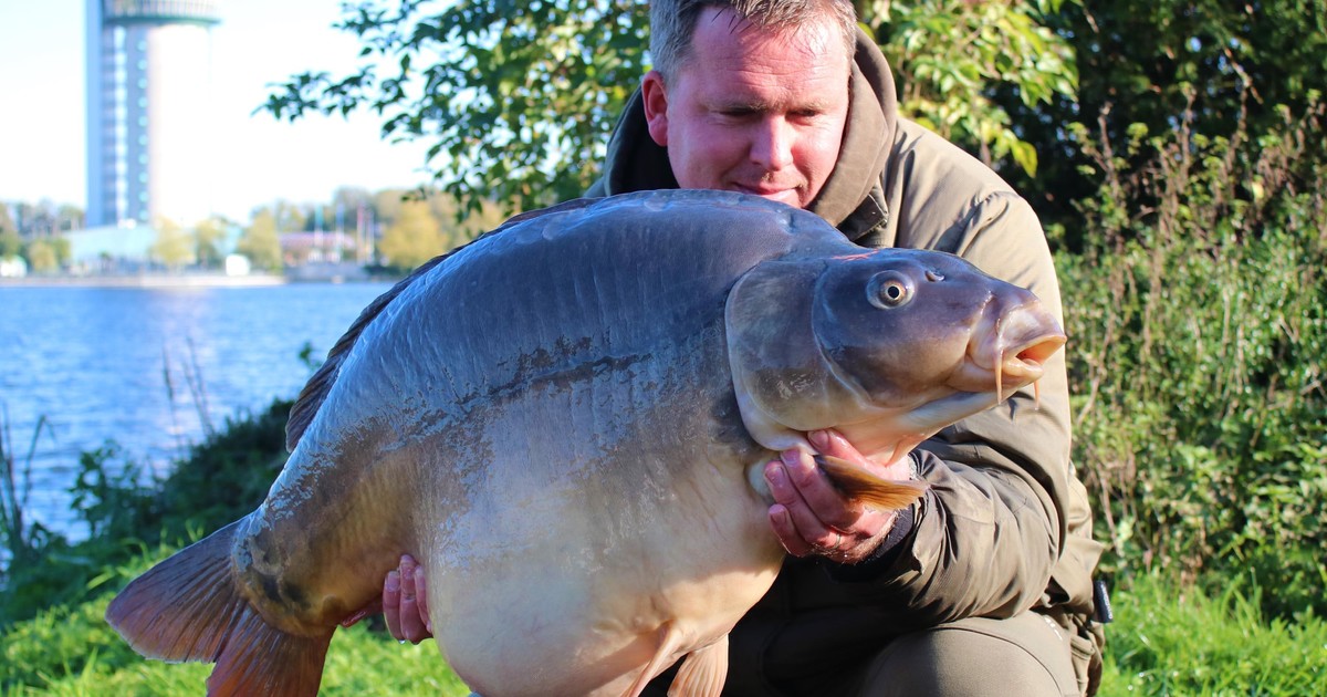 Carp fishing in The Netherlands with Dan Cleary!