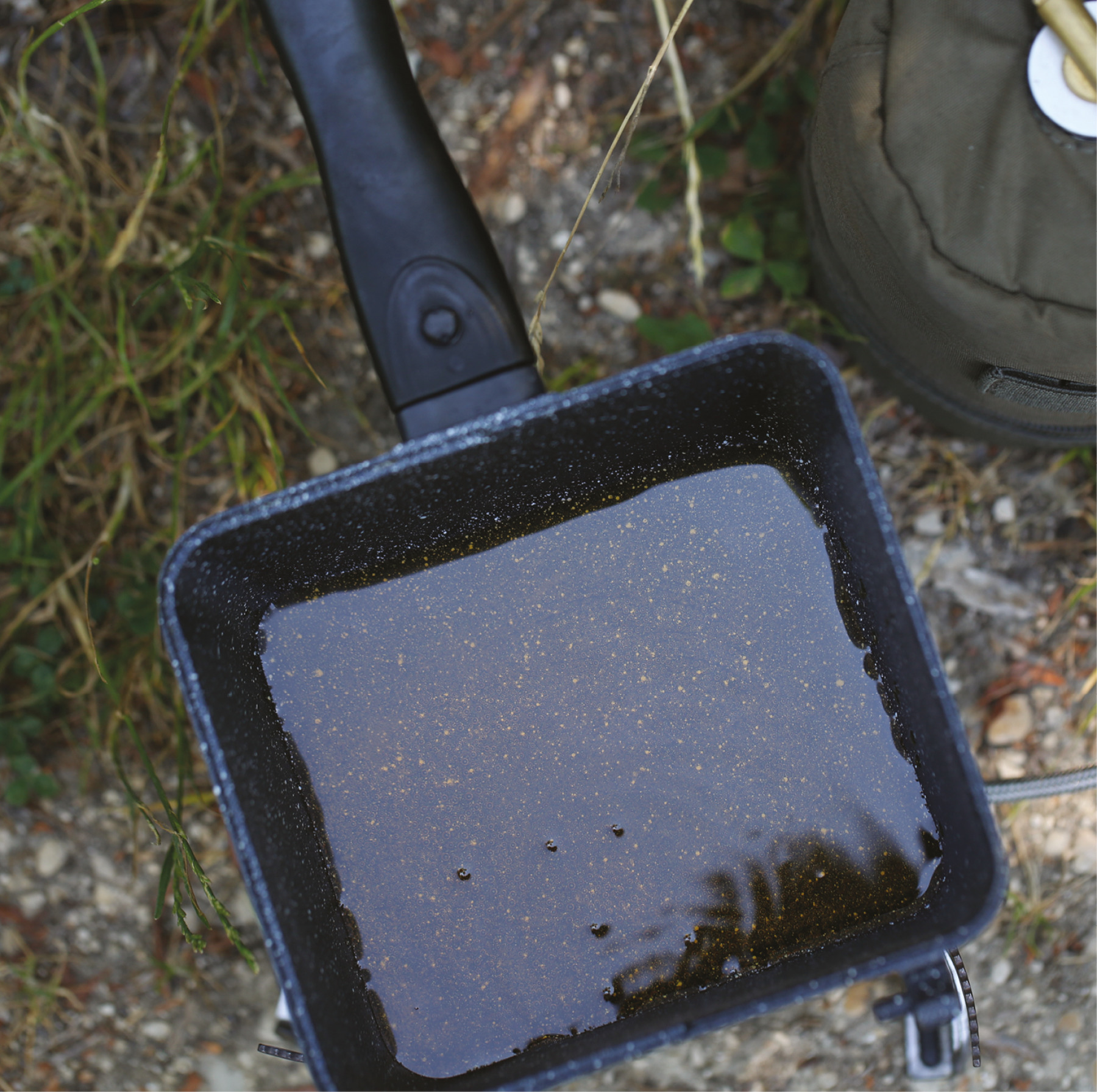 2. Once heated, pour directly over your boilies.