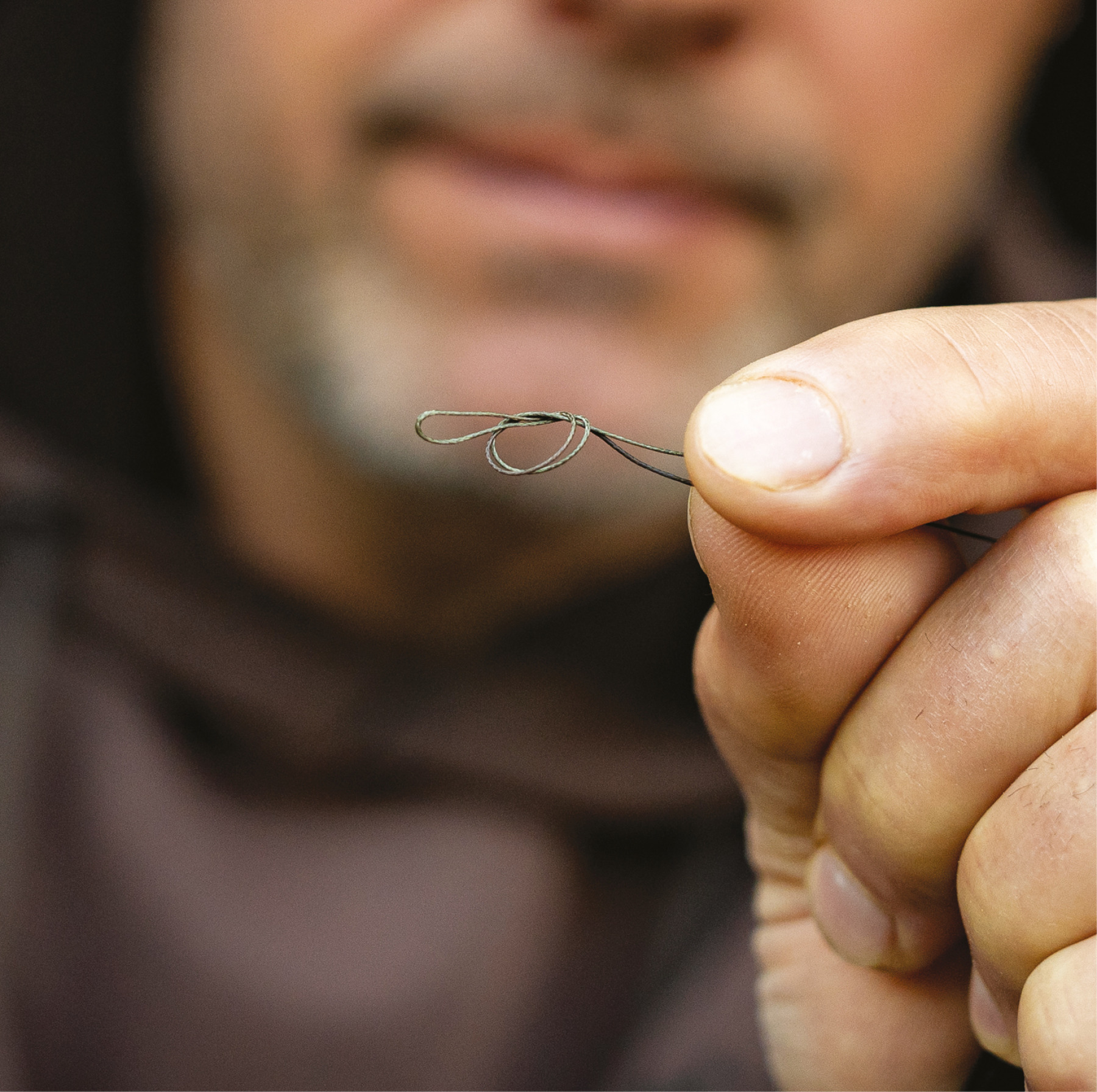 2. Tie a Hair loop inthe end—around 10mm in size. 