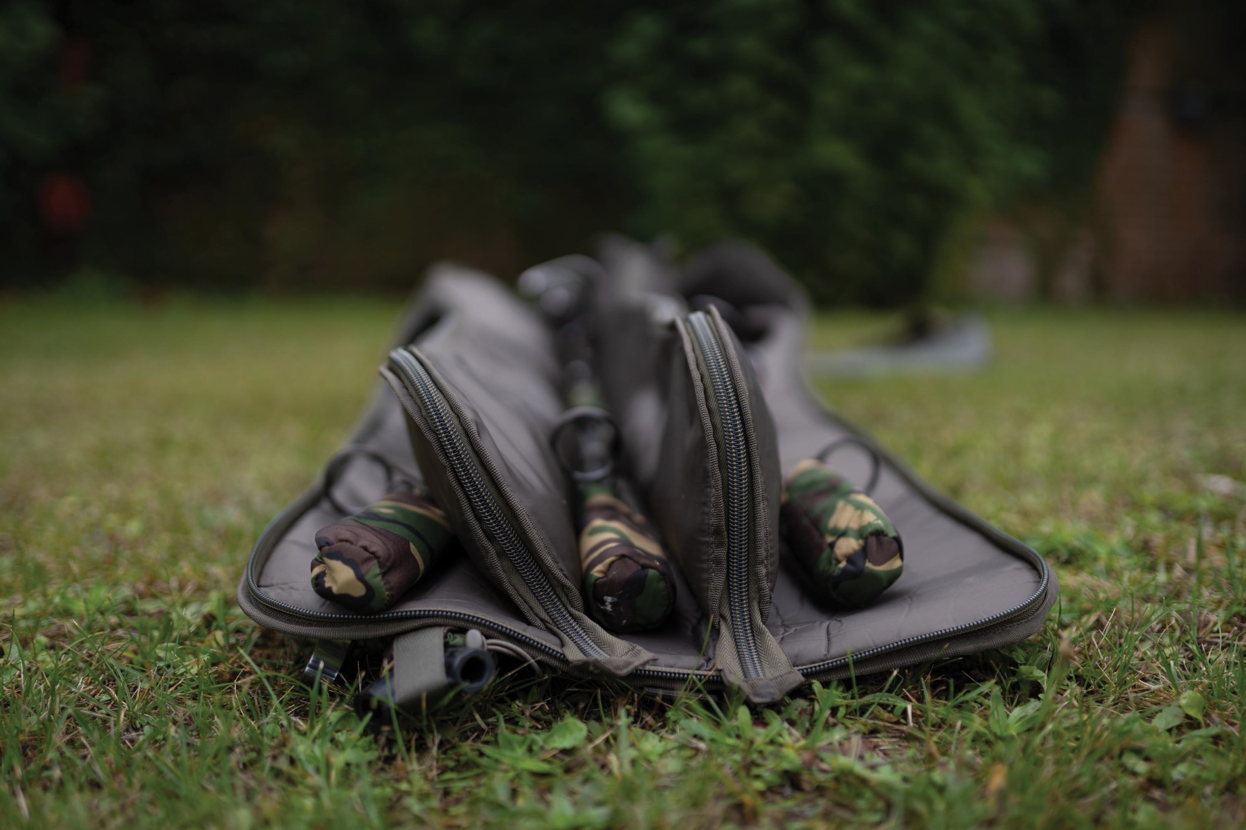 Two rods go inside padded, zipped compartments, and the other three sit either side of them
