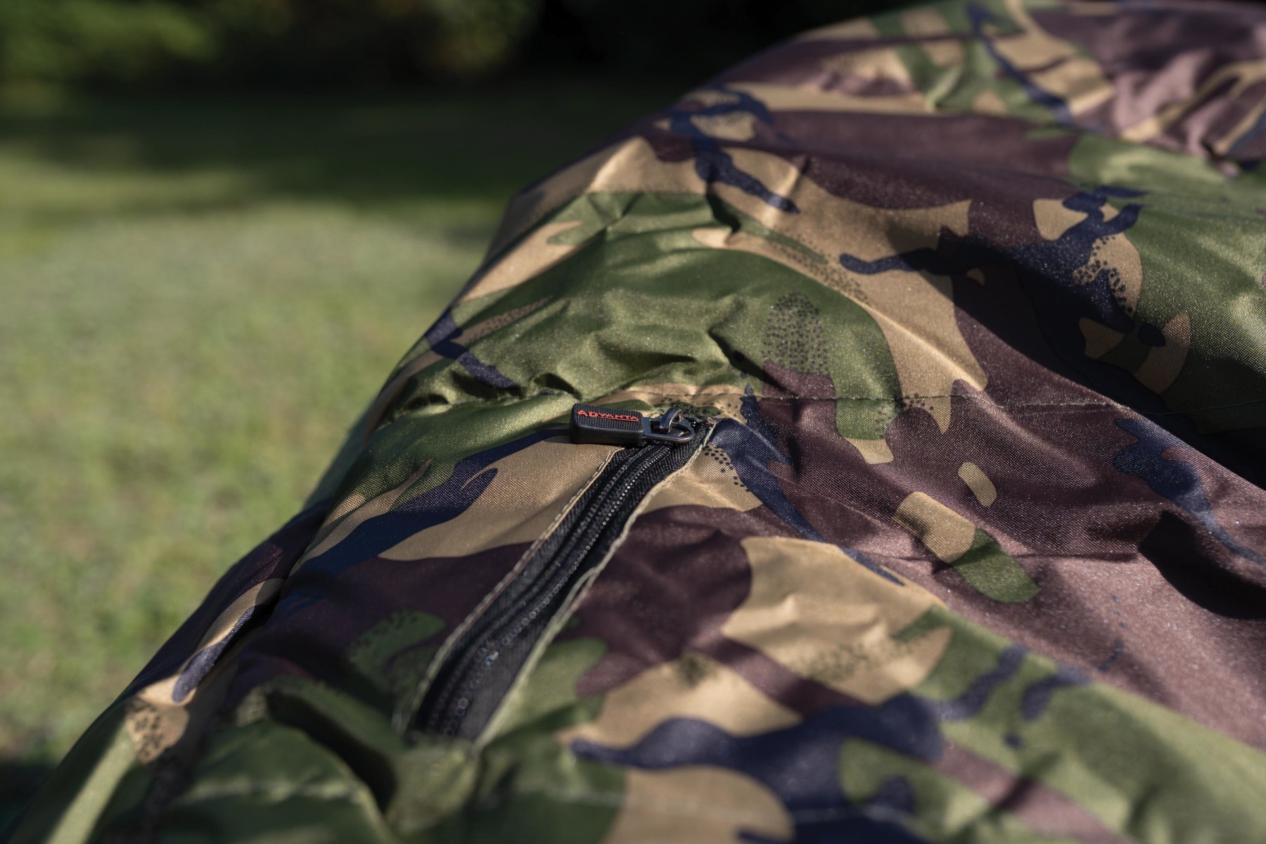 There’s a ton of great features, such as this top zipped pocket