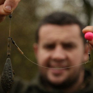 A helicopter lead arrangement and a pop-up rig is a safe presentation for fishing effectively