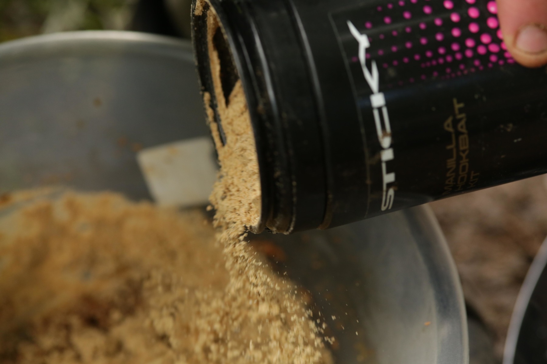 8. Now mix 200g of Manilla base mix and 200g of Krill together.