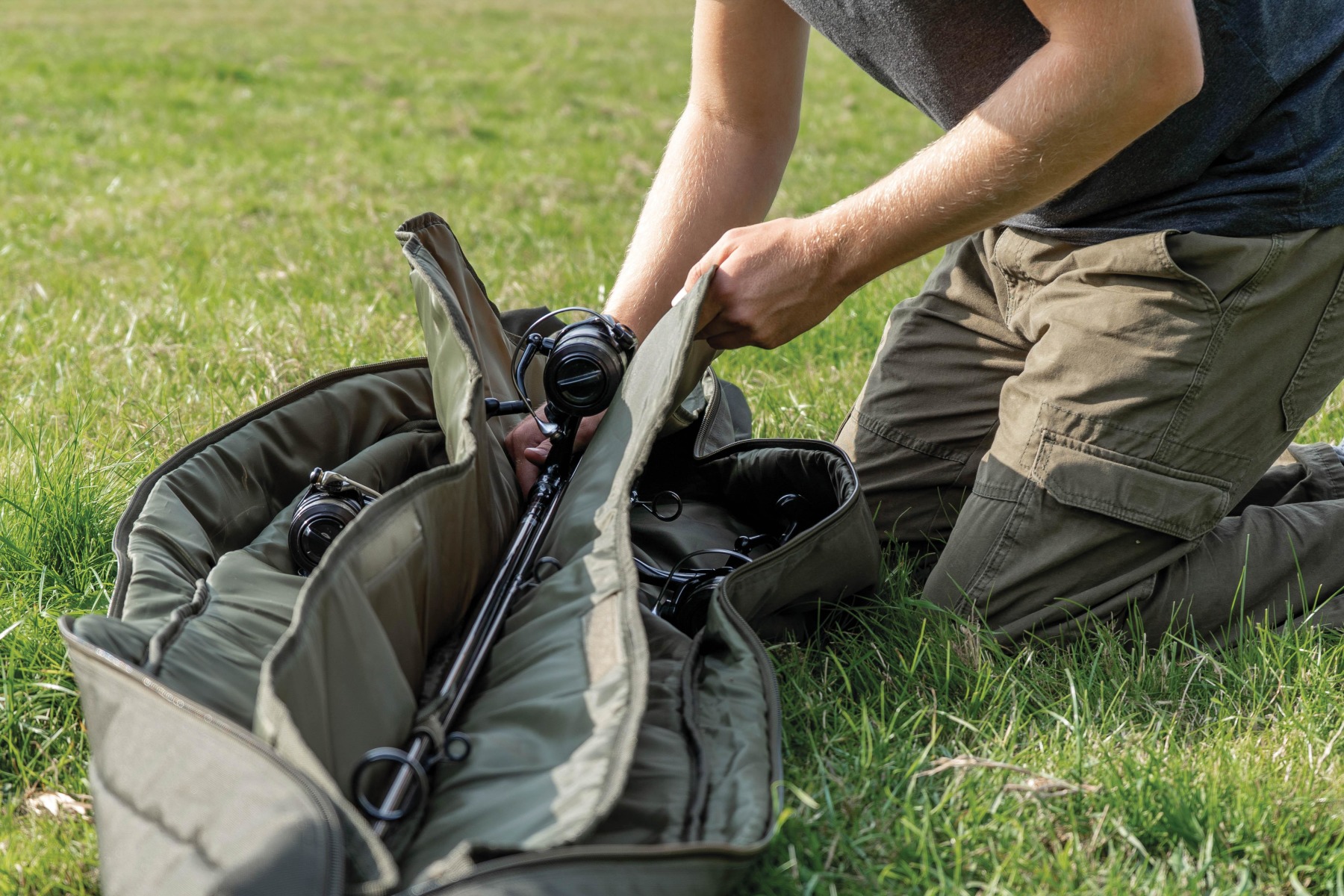 Three Rod Holdalls