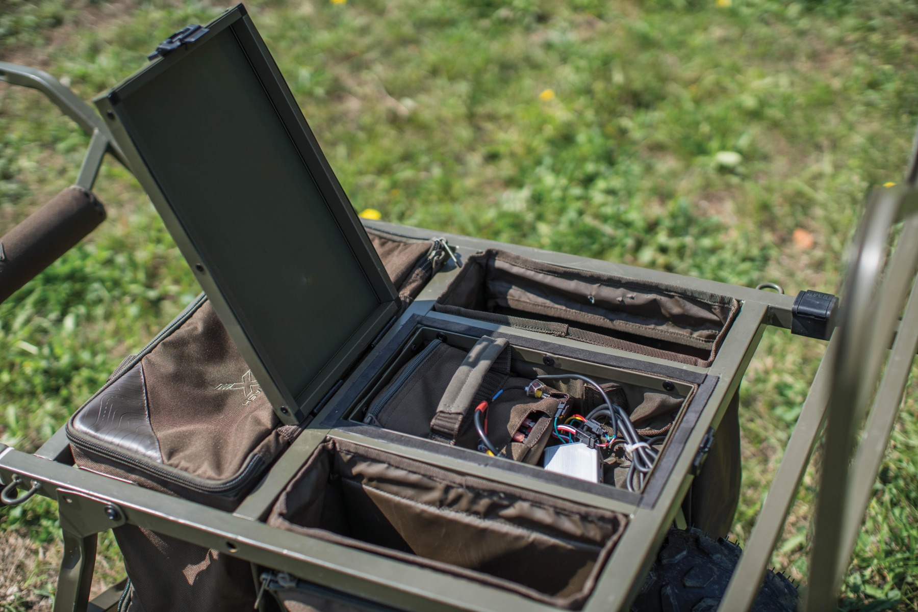 The two batteries are housed over the front wheel