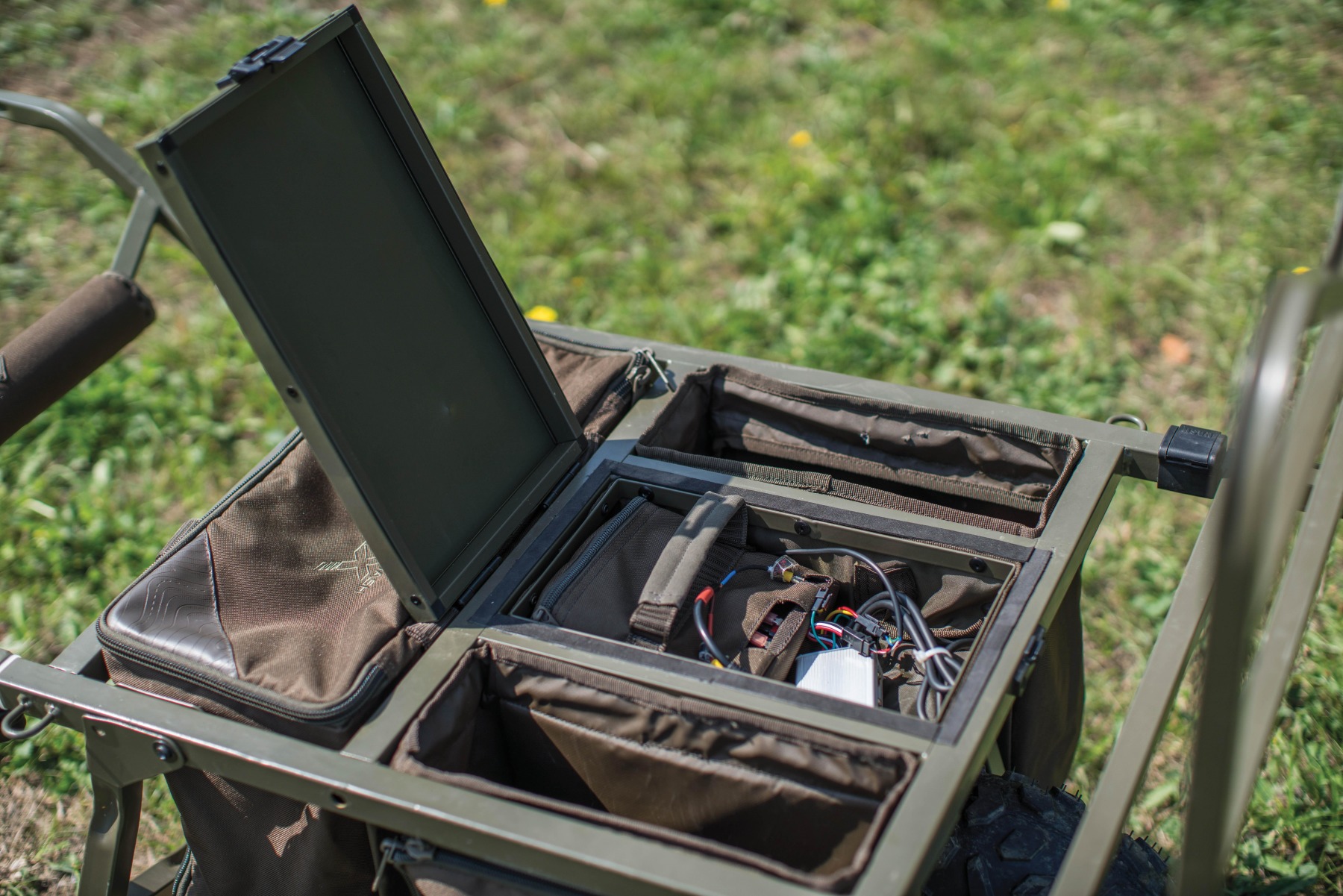  The two batteries are housed over the front wheel