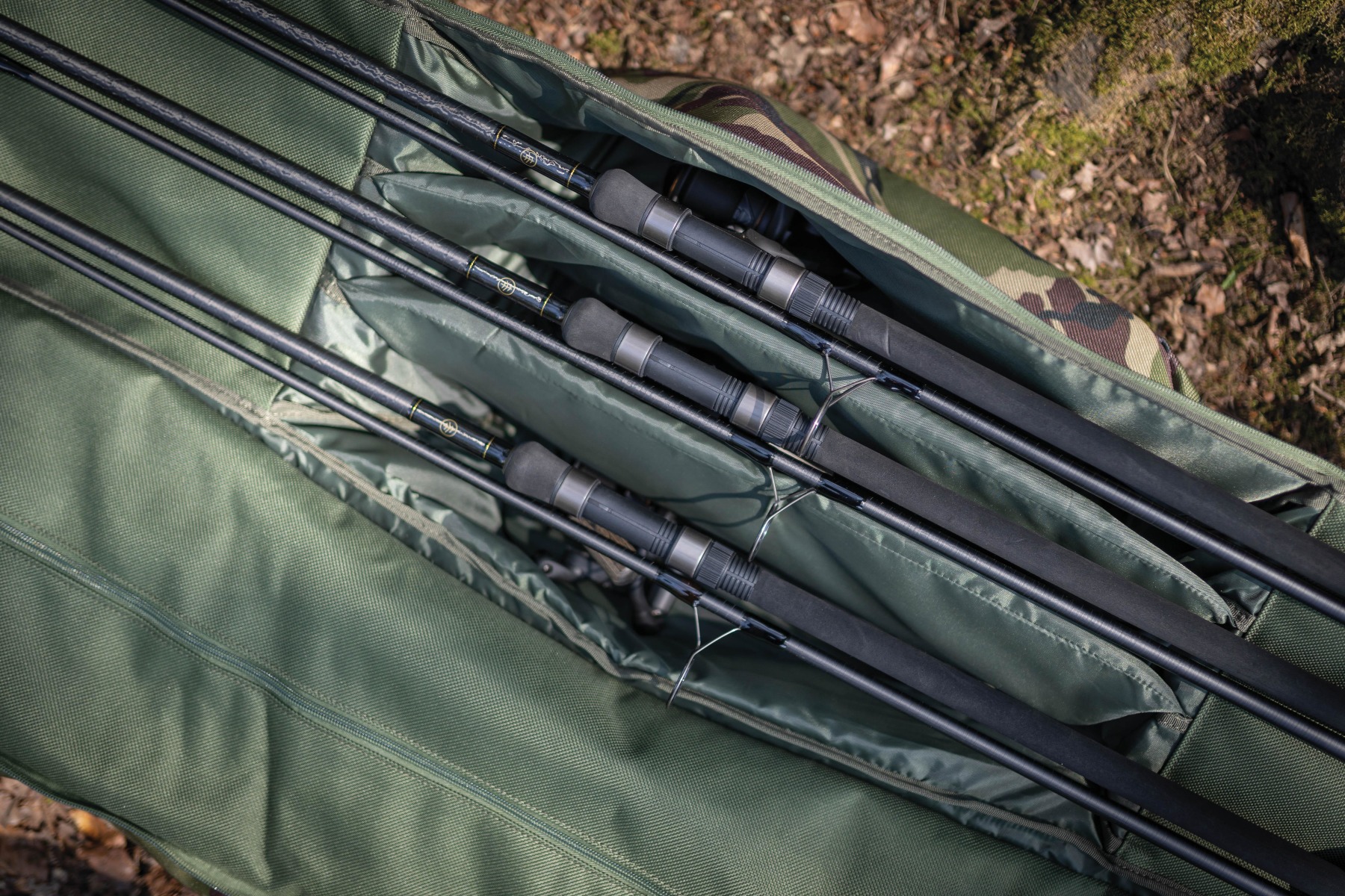 The Foldall benefits from the luxuries of a traditional rod holdall when it comes to reel and blank protection