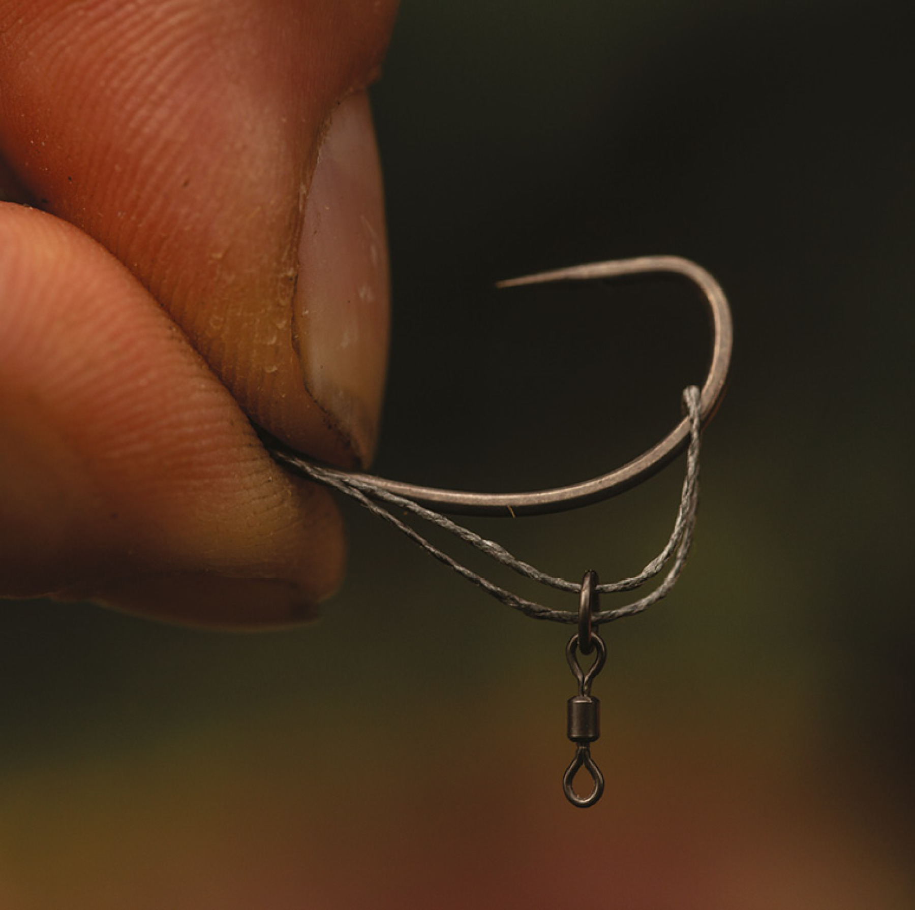 6. Add a hookbait swivel and pass the braid over the hook